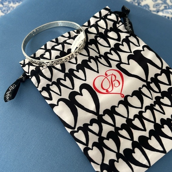 🌸Uluwatu Narrow Bangle NWT
STYLE J39290 with bag - Picture 4 of 5